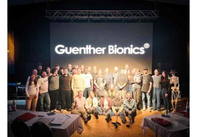 Auf Einladung von Guenther Bionics erlernten die Schülerinnen und Schüler der Bundesfachschule die praktische Versorgung mit dem MWK-Schaft.