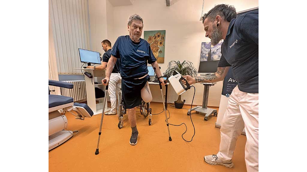 Mit dem Scanner wird der Stumpf noch einmal nachgemessen, um weitere Daten zu erheben. Foto: BIV-OT/Cordes