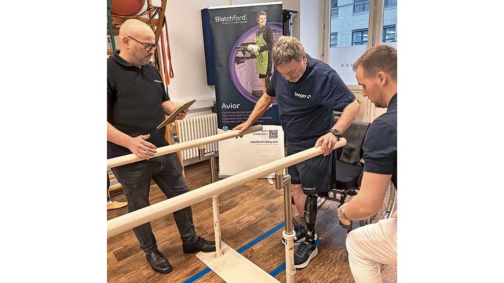 Das neue Gelenk mit der Interimsversorgung: Das höhere Gewicht wird vom Patienten wahrgenommen, beeinträchtigt ihn aber nicht. Foto: BIV-OT/Cordes