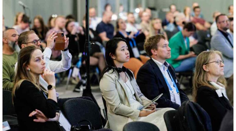 Die Fachbesucher des Weltkongresses können sich auch 2026 auf spannende Vorträge freuen, unter anderem zum Thema Osseointegration.