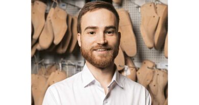 Julian Lang verantwortet die internen Abläufe und Projekte sowie den Aufbau der Servicefertigung im Bereich Orthopädie-Technik.