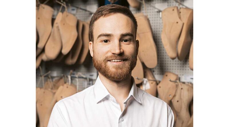 Julian Lang verantwortet die internen Abläufe und Projekte sowie den Aufbau der Servicefertigung im Bereich Orthopädie-Technik.