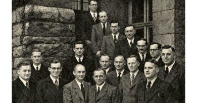 Die Gründungsväter der Studiengemeinschaft bei ihrer Konsti­tuierung im Jahr 1948.