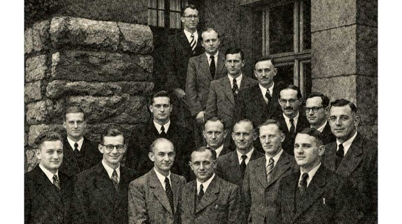 Die Gründungsväter der Studiengemeinschaft bei ihrer Konsti­tuierung im Jahr 1948.