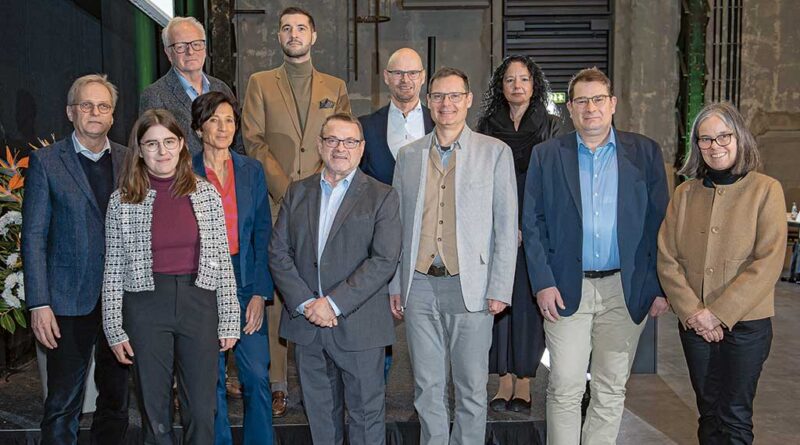 Prof. Manuel Cornely (Mitte) begrüßte Expertinnen und ­Experten der Lymphologie zum fachlichen Austausch.