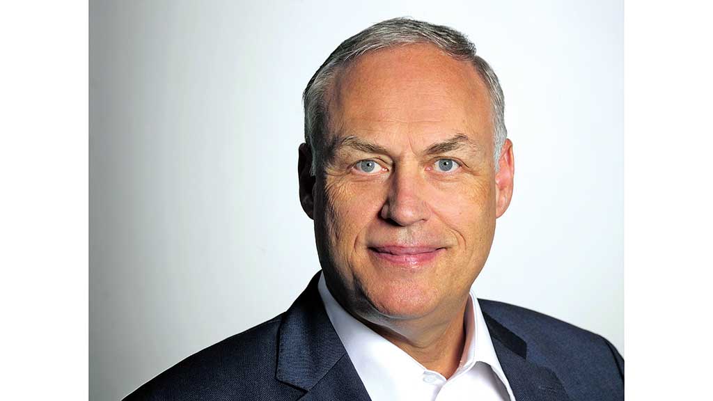 Prof. Bernd Kladny ist als Chefarzt an der Fachklinik Herzogenaurach ein ­zentraler Akteur in der sektorüber­greifenden Versorgungs­kommunikation. Foto: Glasow Fotografie