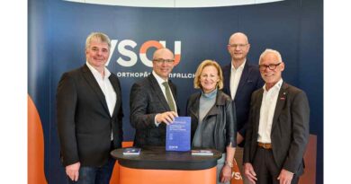 Austausch auf Augenhöhe zwischen Prof. Frank Braatz, den VSOU-Kongresspräsidenten Prof. Markus Arand und Prof. Catharina Chiari sowie BIV-OT-Präsident Alf Reuter und Matthias Bauche, Mitglied im Vorstand des BIV-OT.