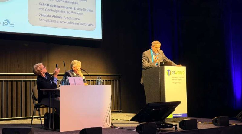 Dr. Matthias Vogel (r.) nahm den Versorgungspfad in den Fokus.