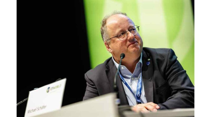 Michael Schäfer leitet um 12:15 Uhr zusammen mit Dr. Doris Maier die Premiere der Desasterkonferenz in Saal 3.