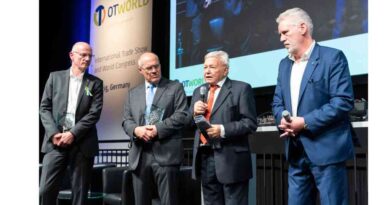 Auf der OTWorld 2022 wurde Heinrich Heß (2. v. r.) ebenso wie BIV-OT-Ehrenpräsident Klaus Jürgen Lotz (r.) im Beisein des DGIHV-Vorsitzenden Wolfram Mittelmeier (l.) und BIV-OT-Präsident Alf Reuter mit dem René-Baumgartner-Preis der DGIHV ausgezeichnet.