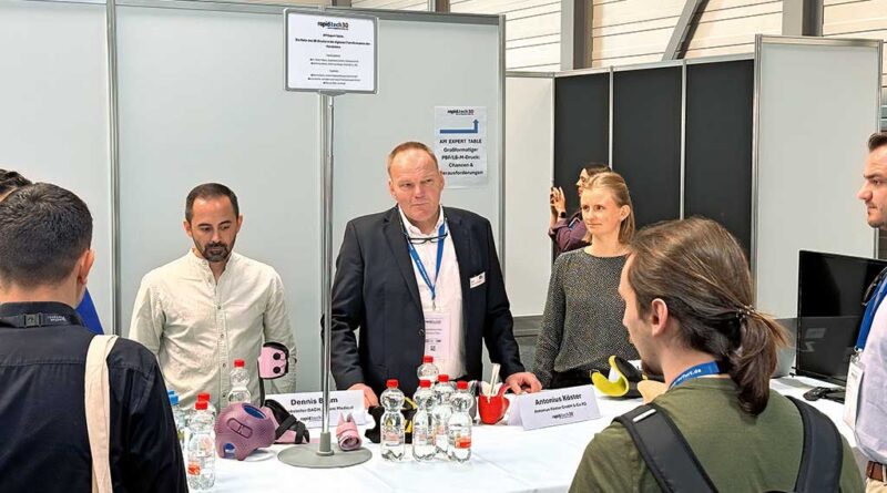 Expertenrunden, wie hier vor einem Jahr mit Beteiligung von Vertretern aus der Orthopädie-Technik, werden auch 2026 wieder stattfinden.