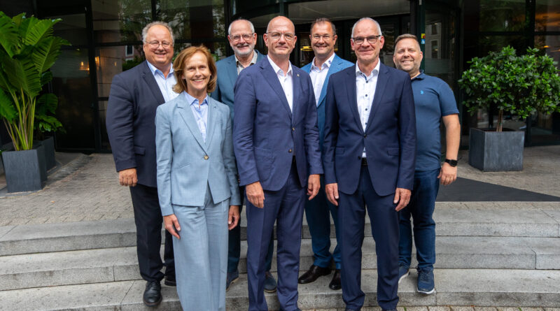Der neue Vorstand des BIV-OT (v. l.): Michael Schäfer, Petra Menkel, Joachim Glotz, Präsident Alf Reuter, Lars Jäger, Vizepräsident Tobias Chaumont und Lars Grun.