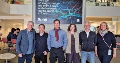 Am MIT besuchten die Fellows Hugh Herr (3. v. l.), Professor für Medienkunst und -wissenschaften sowie Leiter der Bio­mecha­tronik-Forschungsgruppe.