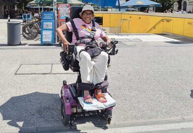 Dank des Rollstuhls ist Michelle in der Lage, die Welt zu erkunden.