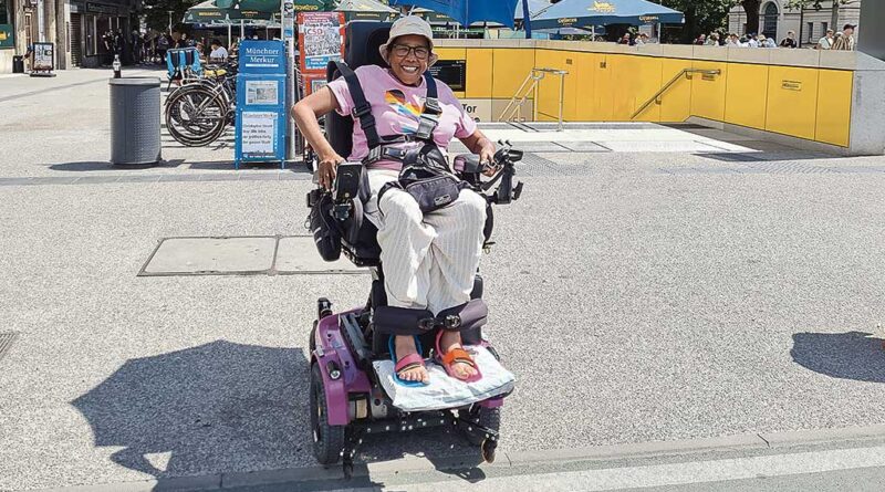 Dank des Rollstuhls ist Michelle in der Lage, die Welt zu erkunden.