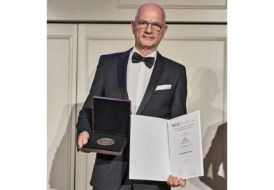 Alf Reuter, Präsident des BIV-OT, wurde am 19. Oktober 2026 von der DGOOC mit der Georg-Hohmann-Plakette für seine besonderen Verdienste um die deutsche Orthopädie ausgezeichnet.