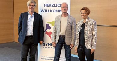 Stets für das Wohl der Kinder im Einsatz (v. l.): Dr. Michael Poschmann (Schön-Klinik München Harlaching), Dr. Ulrich Hafkemeyer und Dr. Melanie Horter (beide SPZ Coesfeld).