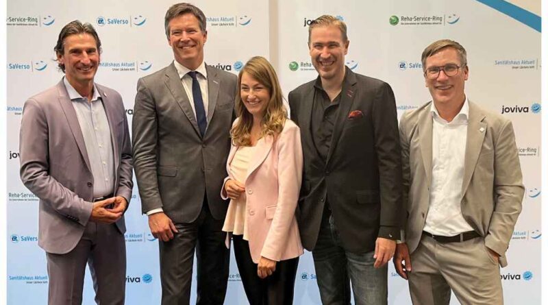 Dr. Christian Gentner (l.) und Ulf Doster (r.) begrüßten Dr. Andreas Fromm (2. v. l.), Denise Schindler und Ilja Grzeskowitz als Impulsgeber beim Symposium von Sanitätshaus Aktuell.