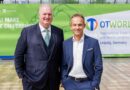 Prof. Dr. Christoph Lohmann (l.) und OTM Thomas Mitzenheim übernehmen die Kongresspräsidentschaft der OTWorld 2028.